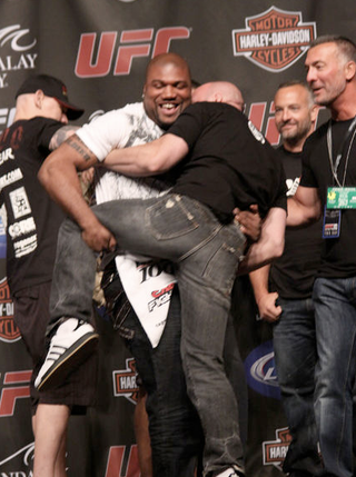 Illustration for article titled Everyone In UFC Weighs What They're Supposed To